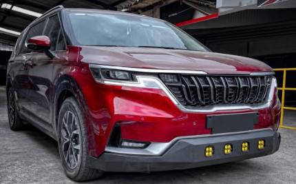 Neblinero led Kia Carnival 2024 instalado