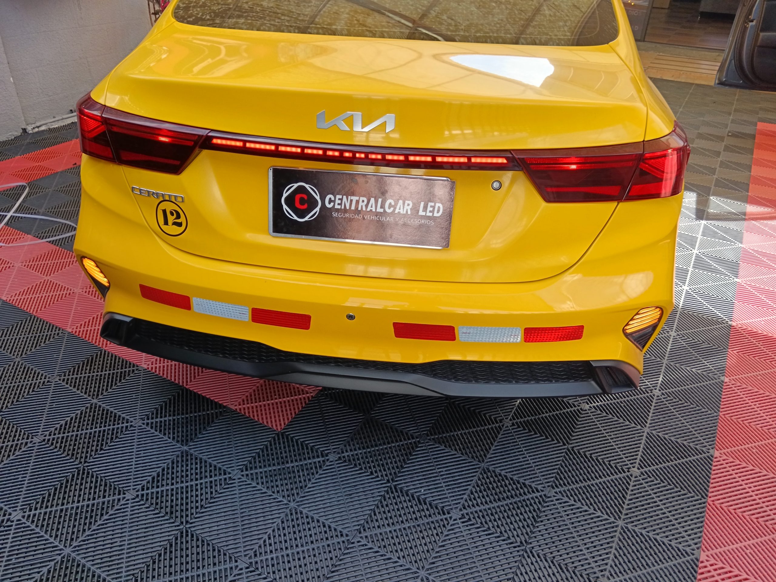 Luz posterior Kia Cerato 2023 2024