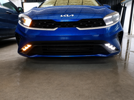 Neblinero mas luz diurna Kia Cerato Forte 2022 instalado