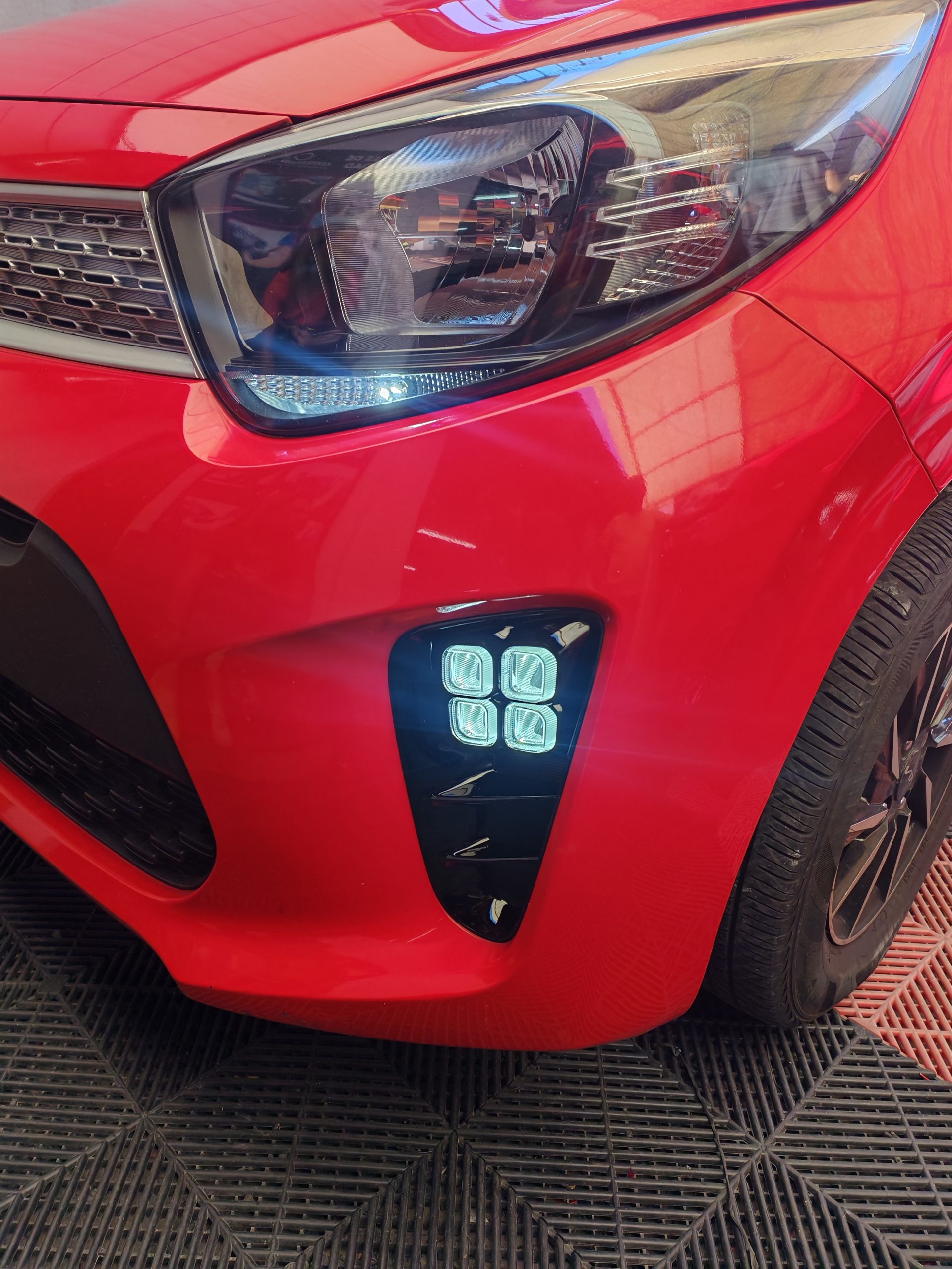 Luz diurna mas direccional Kia Picanto instalado